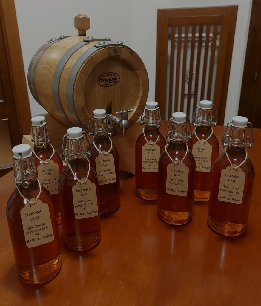 Botti in legno per affinamento e invecchiamento grappa, distillati, liquori, vino, vin santo, vino cotto, genziana, birra, idromele, sidro. Botti in legno di Rovere, Castagno, Ciliegio, Frassino